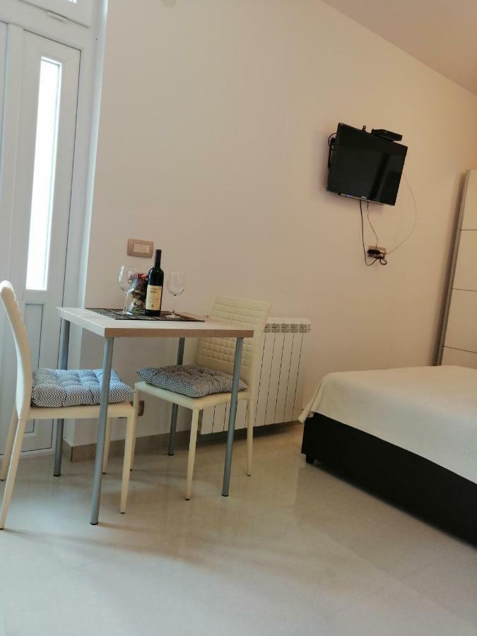 Studio Apartman Irena 2 Bijela Eksteriør billede